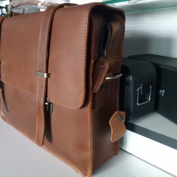 14" Crazy horse full grain leather laptop briefcase and shoulder leather bag. Fits up to 14 inch laptop - Image 3